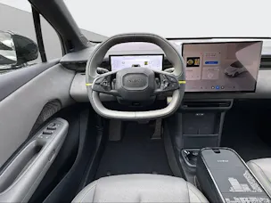Lynk & Co 02