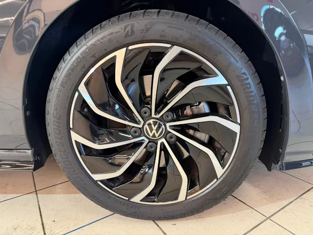 VW Golf 2.0 TSI R-Line DSG 4 Motion