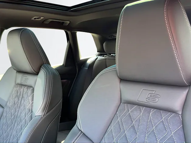 Audi Q4 SUV e-tron 340PS/250kW quattro perform