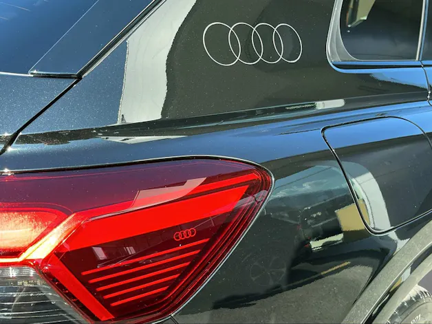 Audi Q4 SUV e-tron 340PS/250kW quattro perform