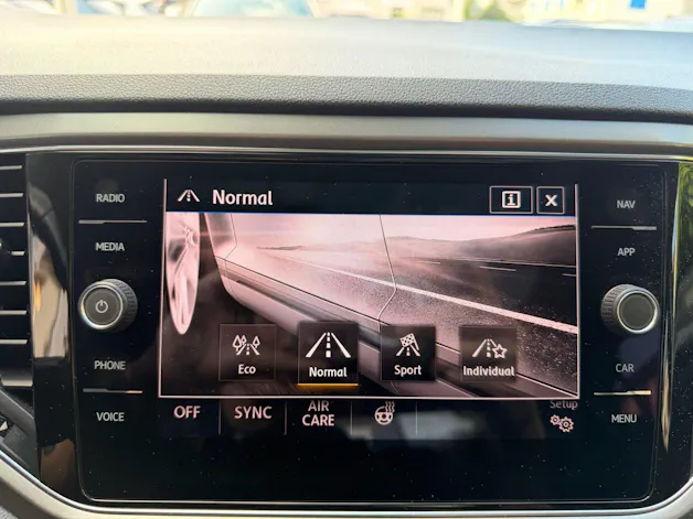 VW T-Roc 2.0 TSI 4MOTION STYLE ***ANHÄNGERKUPPLUNG & PANORAMAGLASDACH***