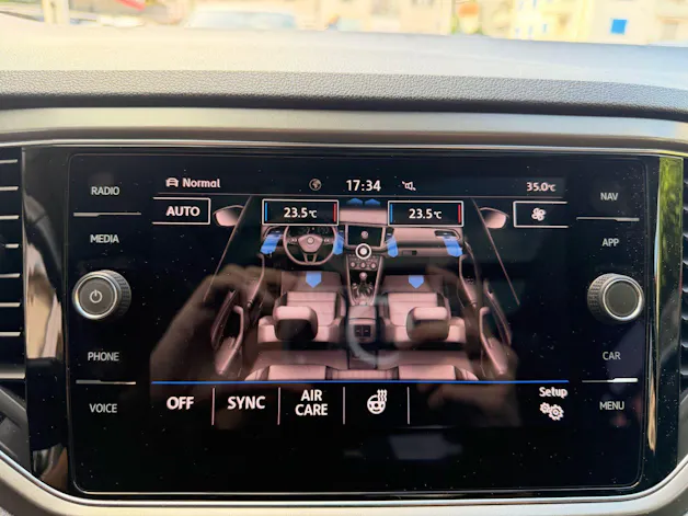 VW T-Roc 2.0 TSI 4MOTION STYLE ***ANHÄNGERKUPPLUNG & PANORAMAGLASDACH***