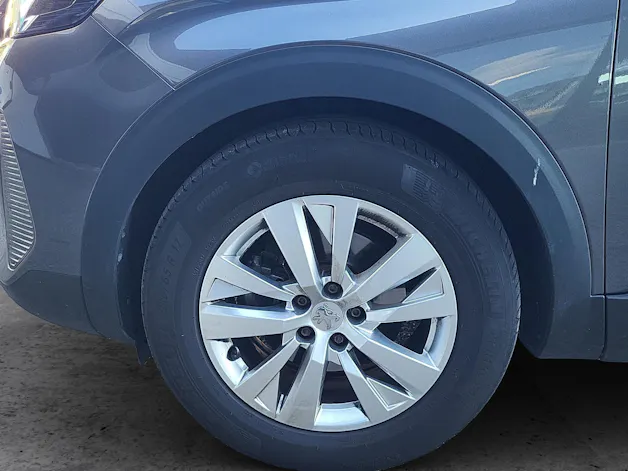 PEUGEOT 5008 1.2 Active Pack