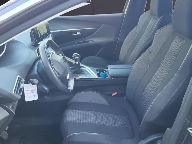 PEUGEOT 5008 1.2 Active Pack
