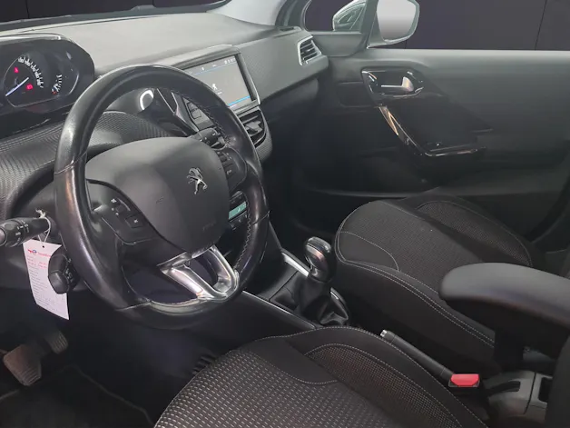 PEUGEOT 208 1.2 Allure