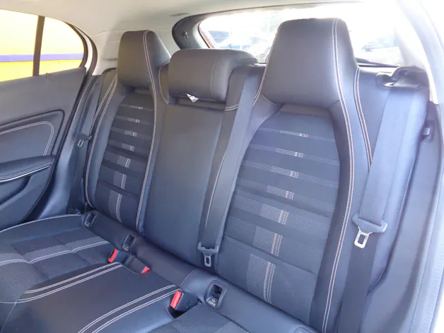 MERCEDES-BENZ GLA 200 Night Star 7G-DCT