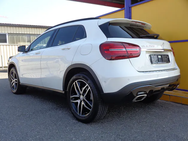 MERCEDES-BENZ GLA 200 Night Star 7G-DCT