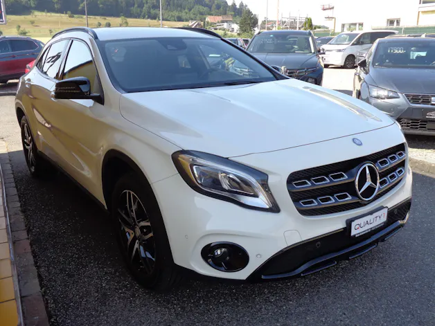 MERCEDES-BENZ GLA 200 Night Star 7G-DCT