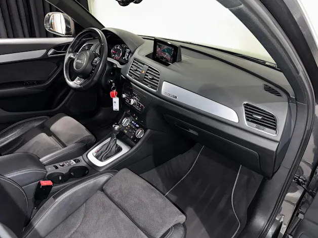 Audi AUDI Q3 2.0 TDI quattro S-tronic | CH |