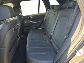 https://vehicle.imgix.net/4392016/fed9875f-cd62-4630-bebb-31d000af704c.jpg