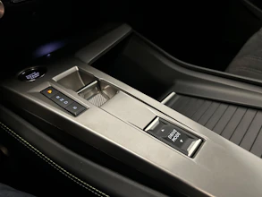 https://vehicle.imgix.net/4392055/aa0fe4bd-3417-4352-a1a3-4e778fd18200.jpg