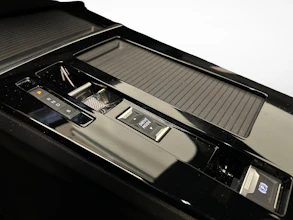 https://vehicle.imgix.net/4392062/f820d965-50fa-4abe-be79-c92653b2f163.jpg