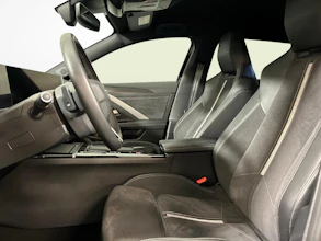 https://vehicle.imgix.net/4392098/c5e0b135-48e4-4fc6-a98d-7945df4a943d.jpg