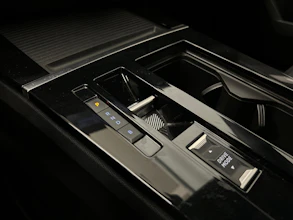 https://vehicle.imgix.net/4392101/da4fed14-5b82-4964-a595-a0e291d11dd1.jpg