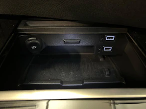 https://vehicle.imgix.net/4392101/de442228-1aef-49e1-b5d6-cef77766de8e.jpg