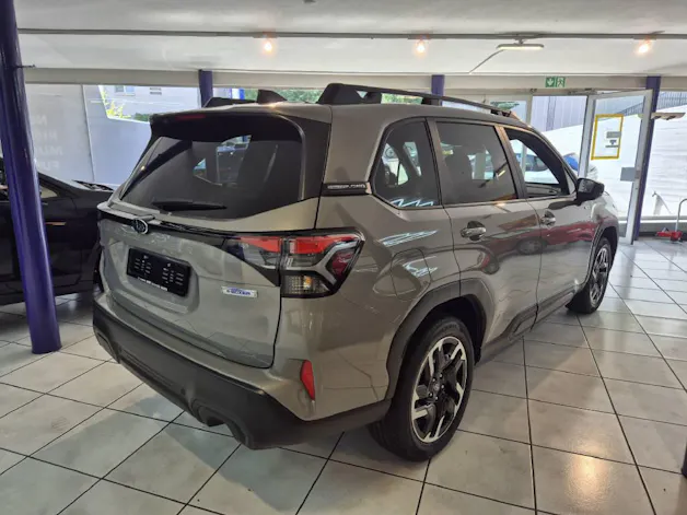 Subaru Forester Station 2.0i e-Boxer Swiss Plus
