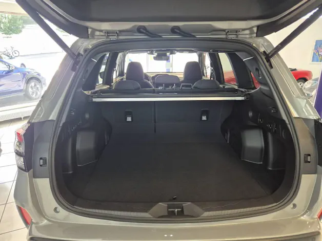 Subaru Forester Station 2.0i e-Boxer Swiss Plus