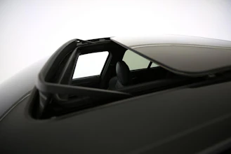 https://vehicle.imgix.net/4392191/df5e4660-1e62-42ec-a04c-3140998bb70e.jpg