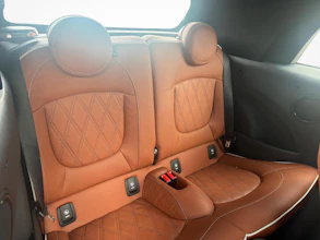 https://vehicle.imgix.net/4392340/db90b4cc-dfc0-4b30-96ed-0409762a9899.jpg