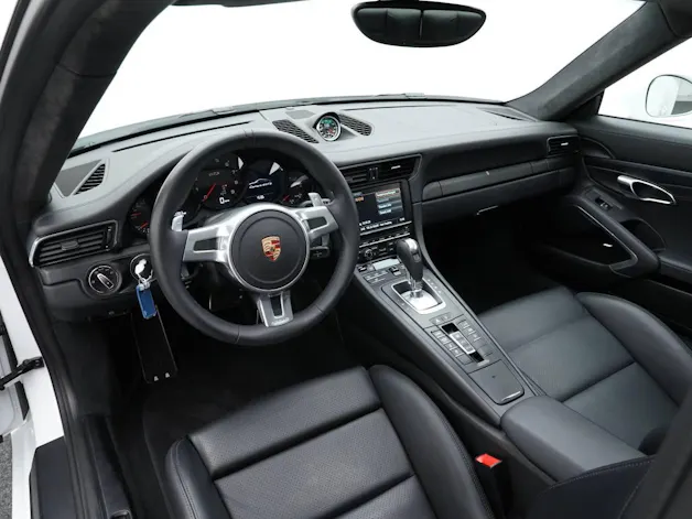 Porsche 911 Carrera 4 GTS