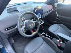 https://vehicle.imgix.net/4392400/59d7dd6f-eb24-41c0-8465-47724d05595c.jpg