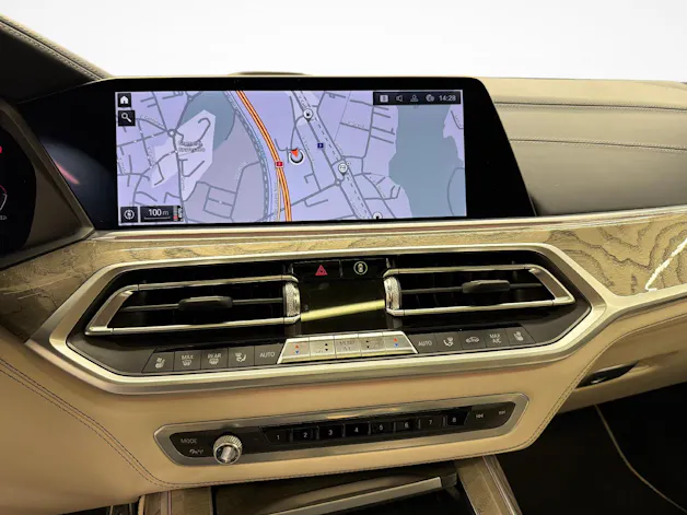 BMW X7 M50i