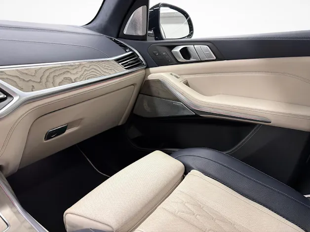 BMW X7 M50i