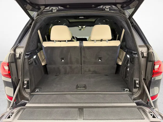 BMW X7 M50i