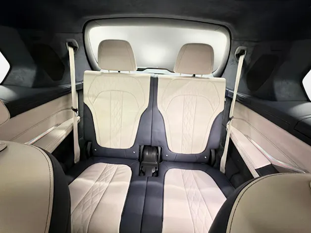 BMW X7 M50i