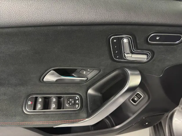 Mercedes-Benz A 250 e AMG Line