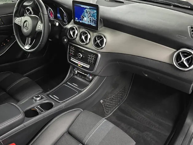 Mercedes-Benz GLA 200 Night Star