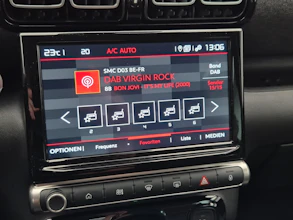 https://vehicle.imgix.net/4392612/b1bf5dca-71b0-4346-a704-2906df957016.jpg