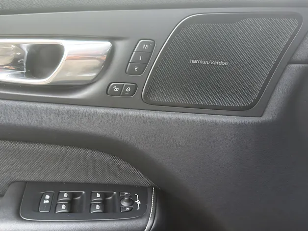VOLVO XC60 2.0 T8 TE Plus Dark eAWD
