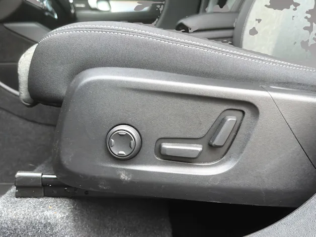 VOLVO XC40 2.0 B4 MH Plus Dark
