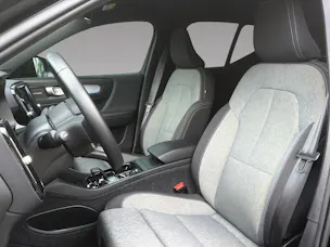 VOLVO XC40 2.0 B4 MH Plus Dark