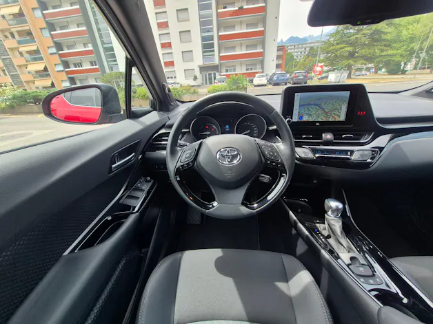 Toyota C-HR 1.8 VVTi HSD Trend