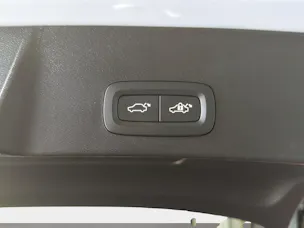 VOLVO XC40 2.0 B3 MH Plus Dark