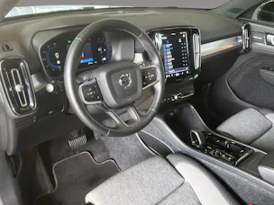 VOLVO XC40 2.0 B3 MH Plus Dark