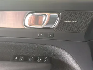 VOLVO XC40 2.0 B3 MH Plus Dark