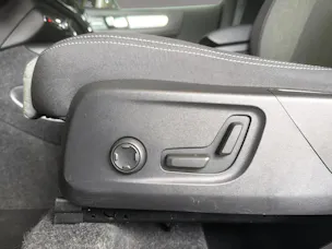 VOLVO XC40 2.0 B3 MH Plus Dark