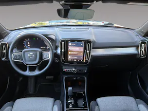 VOLVO XC40 2.0 B3 MH Plus Dark