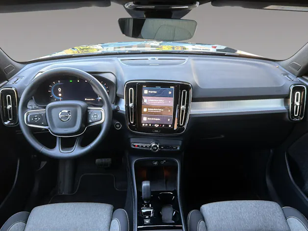 VOLVO XC40 2.0 B3 MH Plus Dark