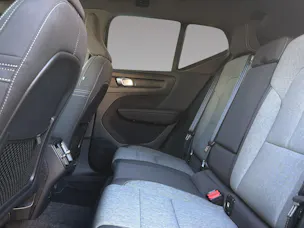 VOLVO XC40 2.0 B3 MH Plus Dark