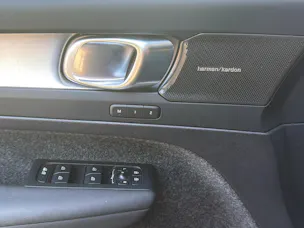 VOLVO XC40 2.0 B3 MH Plus Dark