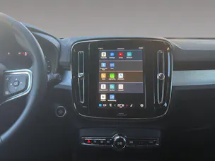 VOLVO XC40 2.0 B3 MH Plus Dark