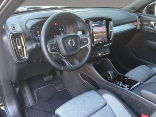 VOLVO XC40 2.0 B3 MH Plus Dark