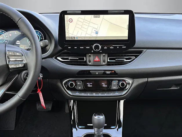 HYUNDAI i30 1.5 T-GDi Amplia