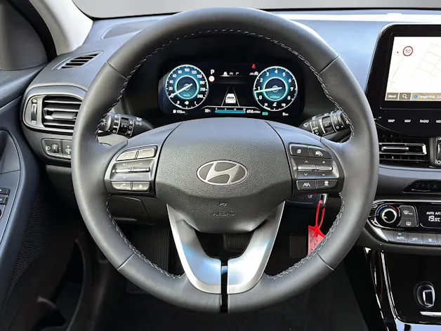 HYUNDAI i30 1.5 T-GDi Amplia