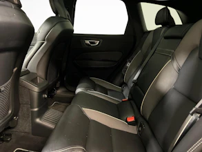 https://vehicle.imgix.net/4392668/34fba9c4-5336-4860-94bb-789ce8109aa4.jpg
