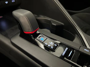 https://vehicle.imgix.net/4392686/c41cccff-a9ec-479d-b00f-c310162ad458.jpg